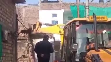 बड़ौद: बड़ौद मे बैल के साथ अमानवीय कृत्यकर क्रूरता पूर्वक हत्याका मामला, पुलिस प्रशासन ने चारों आरोपियों की मकान को किया ध्वस्त।