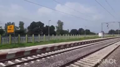 गोला गोकरणनाथ: हलुआपुर के पास ट्रेन के आगे कूदकर व्यक्ति ने दी जान, रेलगाड़ी संख्या 0586 से कटकर हुई व्यक्ति की मौत