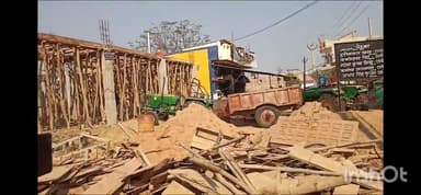 बलरामपुर: अधिवक्ताओं द्वारा लगातार आंदोलन की चेतावनी देने के बाद ग्राम धुसाह में अधिवक्ता की जमीन से प्रशासन ने हटवाया अवैध कब्जा