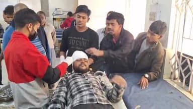 पूर्णिया पूर्व: मेंहीनगर के पास सड़क हादसे में एक युवक घायल GMCH में भर्ती