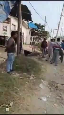 मुरादाबाद: मझोला थाना क्षेत्र में पुलिस से बेखौफ सरेआम दबंगो का तांडव आधा दर्ज़न के आसपास दबंगो ने की युवा कारोबारी के साथ मारपीट