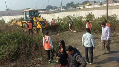 सीतामऊ: सुवासरा नगर में 50 लाख रुपए की सरकारी जमीन से अतिक्रमण हटाया,SDM ने बताया बाउंड्रीवॉल बनाकर किया था कब्जा