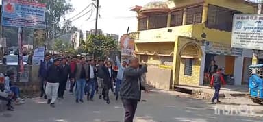 बलरामपुर: अधिवक्ताओ के द्वारा तहसीलगेटपर नेशनल हाइवे मार्ग पर किया चक्काजामआंदोलन