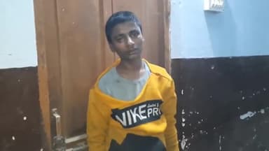 सासाराम: कंपनी सराय मोहल्ले से बाइक चुराते हुए एक युवक को स्थानीय लोगों ने पड़कर नगर थाना के पुलिस को सौंपा