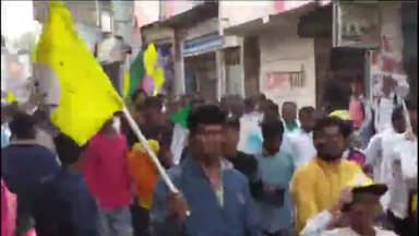 दरभंगा: प्रशांत किशोर ने DMCH मैदान से निकाली शहर में पदयात्रा, दर्जनों लोग हुए शमिल