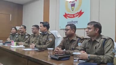हज़ारीबाग: हजारीबाग पुलिस कप्तान मनोज रतन चौथे ने प्रेस वार्ता कर बताया हजारीबाग पुलिस की साल भर की उपलब्धि