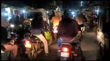 देवेंद्रनगर: देवेन्द्रनगर-सलेहा रोड मंडी मे सड़क पर अतिक्रमण की वजह से लगा जाम