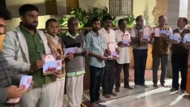 चिखली: राम मंदिर अयोध्या से आए अक्षत निमंत्रण पत्रिका एवं राम मंदिर चित्र का कुआँ गांव के ग्रामीणों ने किया स्वागत