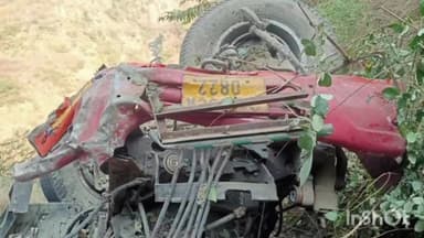 कलसी: हरिपुर कोटी मीनस मोटर मार्ग पर राशन से भरा ट्रक खाई में गिरा, चालक की हुई मौत