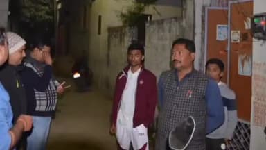 डुमरा: फिजिकल गली में शिक्षक दंपति के घर उपद्रवियों ने किया हंगामा, पुलिस को देखते ही फरार हुए बदमाश