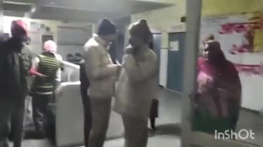 रायबरेली: बल्ला मोड़ के पास ट्रैक्टर के साथ मिक्सर मशीन पलटी; एक मजदूर की मौत और आधा दर्जन घायल