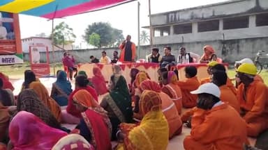 सिकटी: विकसित भारत संकल्प यात्रा रथ पहुंची हरिया पंचायत के मेहंदीपुर गांव, लोगों ने किया स्वागत