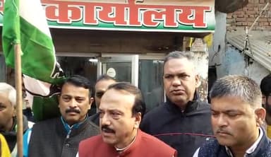 गोरखपुर -कांग्रेस पार्टी ने झंडा फहराकर मनाया अपना 138वॉ स्थापना दिवस ।