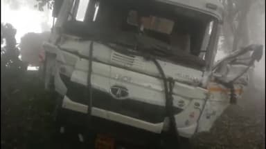 हरदोई: हरियावां के जतुली पुलिया के पास डंपर ने सामने से आ रहे टैम्पो में मारी टक्कर, 10 लोग घायल, मेडिकल कालेज में चल रहा इलाज