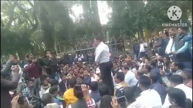 बुंडू: बुंडू में आजसू जिला समिति के वरीय उपाध्यक्ष के आवास पर प्रखंड समिति के पदाधिकारी व कार्यकर्ताओं की हुई बैठक