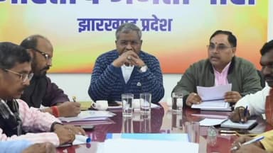 कांके: रांची के हरमू स्थित बीजेपी प्रदेश कार्यालय में सभी मोर्चो के अध्यक्षों के साथ बीजेपी प्रदेश अध्यक्ष ने की बैठक