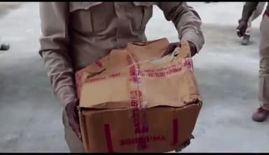 चोरौत: बसोतरा गांव से नेपाली शराब के साथ पुलिस ने एक तस्कर को किया गिरफ्तार