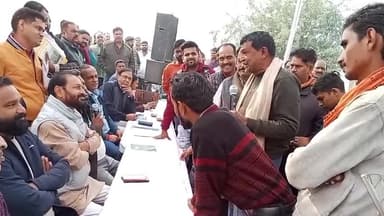 ये बीजेपी की सरकार है अगर अधिकारियो ने जनता के कार्य नहीं किए तो अधिकारी कुर्सी पर नही बेटेंगे