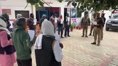 सवायजपुर: प्रभारी निरीक्षक ने सवायजपुर थाने में हिस्ट्रीशीटरों को अपराध से दूर रहने की दिलाई शपथ