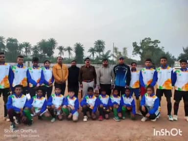 टीकमगढ़ में खेलो इंडिया स्माल सेंटर के खिलाड़ियों को अतिरिक्त पुलिस अधीक्षक ने किट का वितरण किया गया।