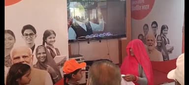 तेंदूखेड़ा: मोदी की गारंटी वाली गाड़ी पहुंची ग्राम पंचायत सिमरी जालम ब डूमर,शासन की जनकल्याणकारी योजनाओं की दी  जानकारी