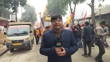 गोरखपुर: नेपाल के जनकपुर से विभिन्न नदियों के जल लेकर अयोध्या जा रही कलश यात्रा गोरखनाथ मन्दिर पहुंची