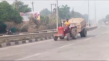 करछना: मामा भांजा चौराहे पर ओवरलोड बालू लदे वाहन का हो रहा परिवहन, वीडियो हो रहा वायरल