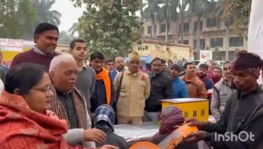 #ग्राम #चौपाल #आयोजन के #वर्षगांठ कार्यक्रम में #सांसद डा.रमापतिराम त्रिपाठी,#राज्य मंत्री विजय लक्ष्मी गौतम के साथ रहा।