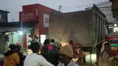 जलालगढ़: रेलवे गुमटी से ठाकुरबाड़ी चौक तक जलालगढ़ बाजार में लगा जाम, लोग हो रहे परेशान