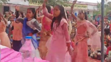 बलरामपुर जनपद में शिक्षा क्षेत्र शिवपुरा में संचालित कम्पोजिट विद्यालय फटवा में वार्षिकोत्सव समारोह में बच्चों ने देश भक