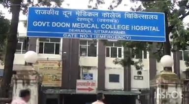 देहरादून: नए साल पर होने वाली दुर्घटनाओं को देखते हुए दून मेडिकल कॉलेज के इमरजेंसी में लगी डॉक्टरों की अतिरिक्त ड्यूटी