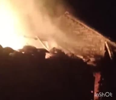 तेंदूखेड़ा: सुरादेही में अज्ञात कारणों के चलते कच्चे मकान में लगी आग,सात मवेशियों की मौके पर हुई मौत