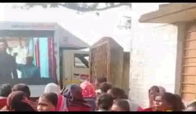 निरसा/चिरकुंडा: गोपालपुर पंचायत भवन के समक्ष पहुंचा हमारा संकल्प विकसित भारत वाहन LED पर PM  की लाइव संबोधन सुनने को महिला पुरुष जुटे