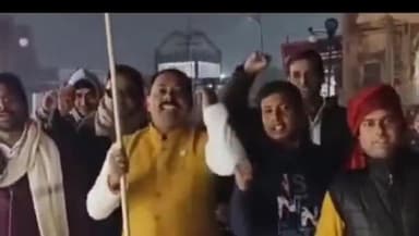 डुमरा: भाजपा ओबीसी मोर्चा के जिलाध्यक्ष ने दर्जनों भाजपा कार्यकर्ता साधु संतों के साथ अयोध्या धाम में जय श्री राम का लगाया नारा