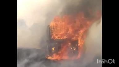 गुना: दोशपुर गांव में खेत पर मटर भरने जा रहे पिकअप वाहन में लगी भीषण आग, चालक ने भाग कर बचाई जान