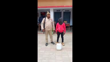 इकौना: गिलौला पुलिस ने तिलक पुर चंद्रावा जाने वाली नहर पटरी से 10 लीटर नाजायज कच्ची शराब के साथ एक अभियुक्त को किया गिरफ्तार