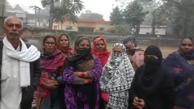 बहराइच: कलेक्ट्रेट बहराइच पहुंची रसोईयाओं ने वेतन दिलाए जाने की मांग की, ज़िलाधिकारी कार्यालय में सौंपा ज्ञापन