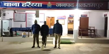 बलरामपुर जनपद में हरैया थाना की पुलिस ने दस लीटर अवैध कच्ची शराब बरामद कर सहज राम पुत्र साधू निवासी मोती पुर कला को किया