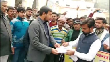 हरदोई: वाहन चालकों ने नए कानून को लेकर कलेक्ट्रेट में किया विरोध प्रदर्शन, कहा- 8 हजार की नौकरी में कैसे भरेंगे 7 लाख जुर्माना