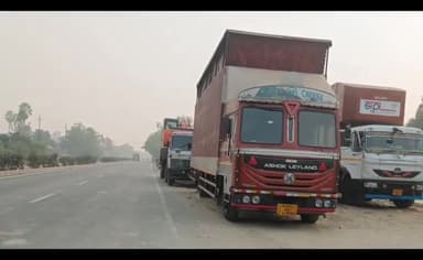 गोरौल: हिट एंड रन कानून के विरोध में ट्रक और बस का परिचालन बंद रहा, चालकों की हड़ताल के चलते NH 22 पर पसरा रहा सन्नाटा