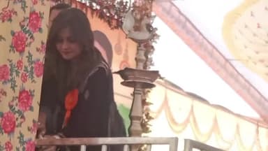 रामसनेही घाट: रामसनेहीघाट के कवि सम्मेलन में अनामिका जैन अंबर सहित देश के प्रसिद्ध कवि शामिल हुए ,देर रात तक कार्यक्रम प्रस्तुत किया