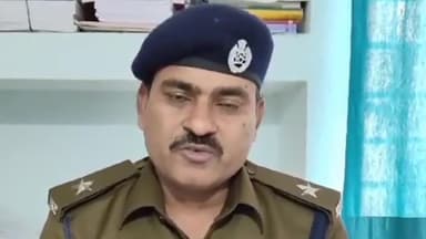 डुमरा: जिला प्रशासन के द्वारा बैरगनिया पटेल चौक से शराबी को किया गया गिरफ्तार जांच प्रक्रिया जारी प्रखंड बैरगनिया