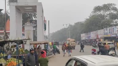 नए ड्राइवरी कानून अधिनियम लागू होने के कारण लोग द्वारा विरोध प्रदर्शन प्रत्येक प्रकार के गाड़ी को रोका जा रहा है