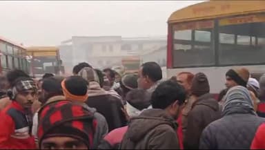 सुल्तानपुर: नए साल के पहले दिन सुल्तानपुर में हिट एंड रन के नए कानून को लेकर रोडवेज बस चालकों ने किया चक्का जाम, यात्री हुए परेशान