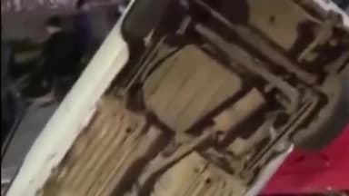 हुज़ूर: रॉयल मार्केट रोड पर एक मारुति 800 कार अनियंत्रित होकर रोड से नीचे गिरी