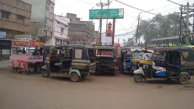 टीकमगढ़ शहीदों की याद में बना जय स्तंभ चौराहा प्रशासन की उदासीनता से वना टैक्सी स्टैण्ड