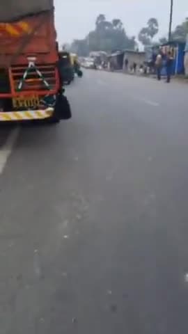 मरवन: करजा थाना क्षेत्र के मड़वन चौक पर चालक संघ ने केंद्र सरकार के नए परिवहन कानून के विरोध में एनएच-722 को किया जाम