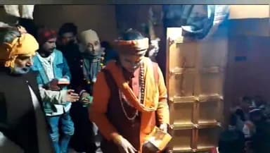 तरबगंज: मुकुंदपुर में स्थित मां बाराही धाम में नववर्ष के पावन अवसर पर उमड़ी जन आस्था की भीड़, सुरक्षा के दृष्टिगत मौजूद रही पुलिस