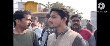 पीलीभीत।क़सबा बीसलपुर में ईदगाह चौराहे पर नए हिट एंड रन क़ानून के ख़िलाफ़ चालकों ने लगाया जाम।
आज़ाद समाज पार्टी बरली मंडल के उपाध्यक्ष नईम रज़ा व मुबशशिर ने सरकार से की अपील