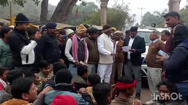 अजयगढ़: स्टेरिंग छोड़कर सड़कों पर उतरे ड्राइवर काला कानून वापस लेने की मांग अजयगढ़ में राष्ट्रपति के नाम तहसीलदार को सौंपा ज्ञापन